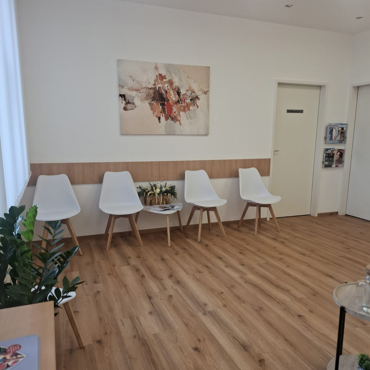 Neurologische Praxis Zistersdorf im Bezirk Gänserndorf: Ordination von Dr. Jana Beck, Wartebereich 